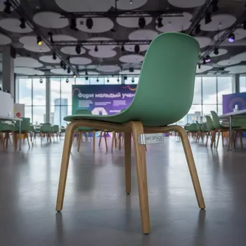 Аренда Стул пластиковый фисташковый Eames каркас бук в Radisson Collection Paradise — ART SPACE