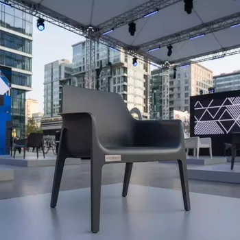 Аренда Кресло из литого алюминия на Медальной площади — ART SPACE