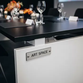 Аренда Стол black & white Uno в VK Stadium Sirius — ART SPACE
