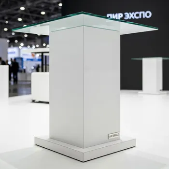 Аренда Стол коктейльный high cube стеклянный белый на территории Морпорта Сочи — ART SPACE