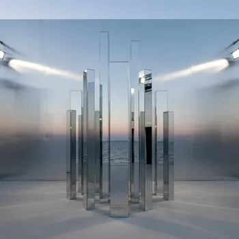 Аренда Фотозона серебряная с зеркальными колоннами в пляжном клубе Del Mar — ART SPACE