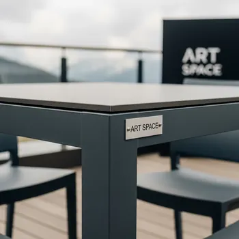 Аренда Стол квадратный Opalia из литого алюминия с керамикой в Golden Tulip Rosa Khutor — ART SPACE