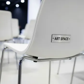 Аренда Стул Rune белый в Delta Sirius — ART SPACE