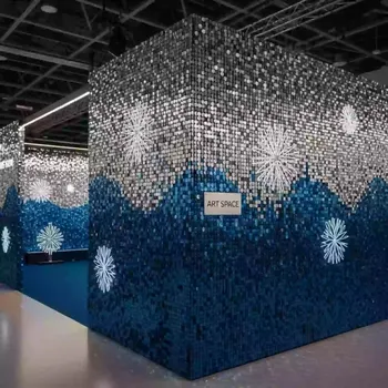 Аренда Фотозона угловая из пайеток на Новый год в Red Arena — ART SPACE