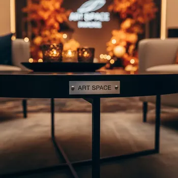 Аренда Журнальный стол конгресс 80 в Radisson Collection Paradise — ART SPACE