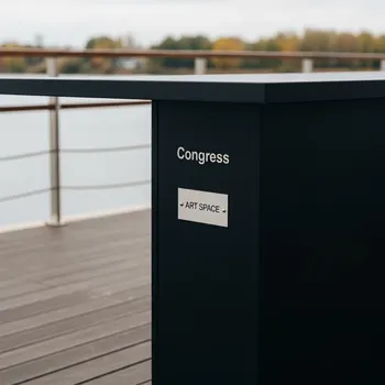 Аренда Стол коктейльный черный Конгресс на парусной регате (Сочи) — ART SPACE