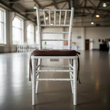 Аренда Стул Chiavari белый деревянный с коричневой подушкой в ОКЦ «Галактика» — ART SPACE