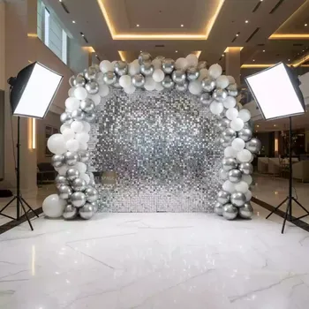 Аренда Фотозона серебро из пайеток с воздушными шарами в Grand Karat Sochi — ART SPACE
