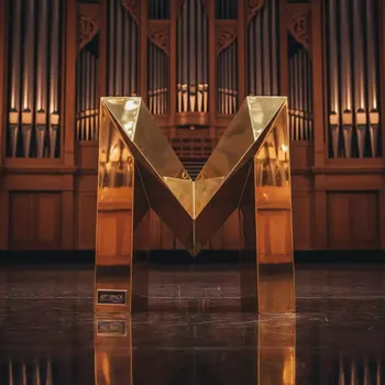 Аренда Призма "Голд М" в Зале органной и камерной музыки — ART SPACE