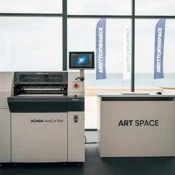 Аренда Нарезчик визиток Uchida AeroCut One на пляже «Мандарин» — ART SPACE