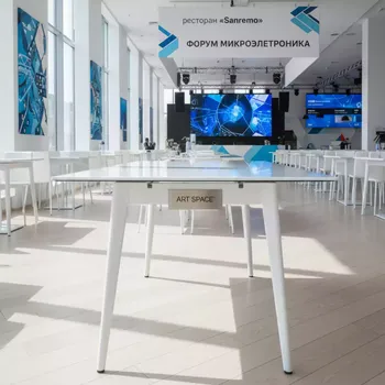 Аренда Стол обеденный Сакраменто белый стеклянный в ресторане «Sanremo» — ART SPACE