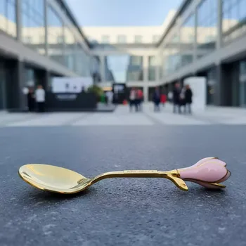 Аренда Ложка Магнолия розовая с золотом 14 см в Courtyard by Marriott Sochi — ART SPACE