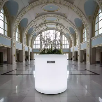Аренда Кашпо светящееся Lumb 220V White в Зимнем театре — ART SPACE