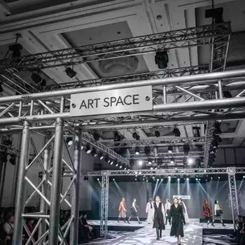 Аренда Фермы белорусские 390х390 серии 390NC в Mövenpick Hotel — ART SPACE