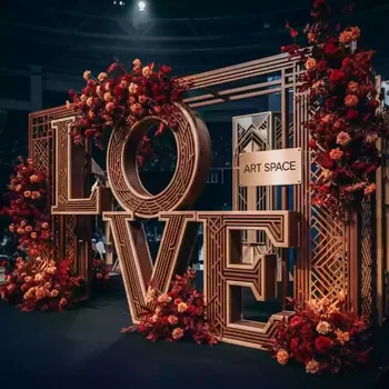 Аренда Фотозона свадебная деревянная с буквами LOVE на арене «Фишт» — ART SPACE