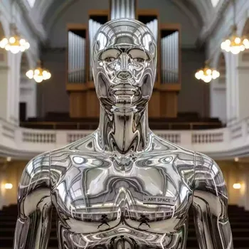Аренда Манекен мужской серебряный в Зале органной и камерной музыки — ART SPACE