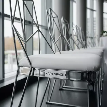 Аренда Стул белый УНИСОН с белой бархатной подушкой в Sport Inn Hotel & Wellness — ART SPACE