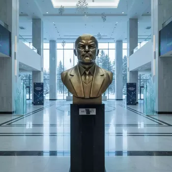 Аренда Бюст Ленина в санатории «Заполярье» — ART SPACE