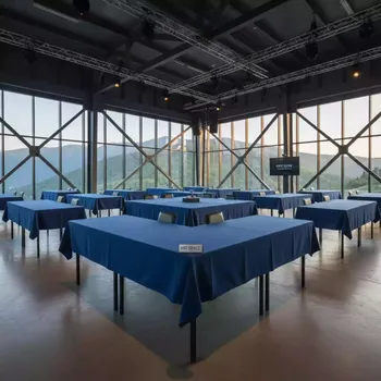 Аренда Столы и текстиль в Skypark Sochi — ART SPACE
