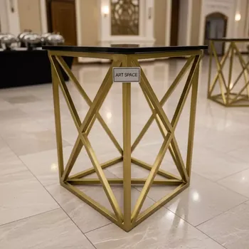Аренда Фуршетный стол triangle gold black золотой в Sochi Marriott Krasnaya Polyana — ART SPACE