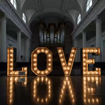 Аренда Буквы световые LOVE с лампами в Зале органной и камерной музыки — ART SPACE