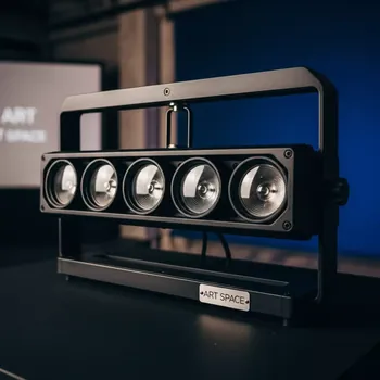 Аренда Прожектор заливки Eurolite Blinder 8xPAR 36 в лофте «Студия 21» — ART SPACE