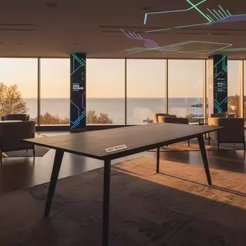 Аренда Стол обеденный Ballet 100х75 темное дерево в Grand Karat Sochi — ART SPACE