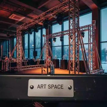 Аренда Леса строительные клиновые ЛСК 30 в ресторане «Сыроварня» — ART SPACE