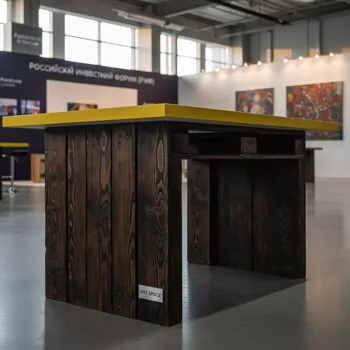 Аренда Стол обожженный из паллет с желтой столешницей в Panorama by Mercure — ART SPACE