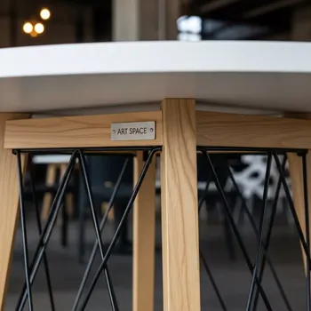 Аренда Стол круглый белый Eames DST 80 см в ресторане «Brunello» — ART SPACE