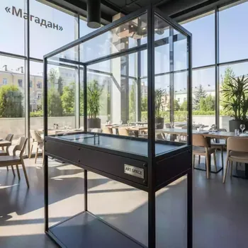 Аренда Витрины выставочные для регистрации в ресторане «Магадан» — ART SPACE