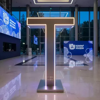 Аренда Стойка световая Т образная City Park Hotel Sochi — ART SPACE