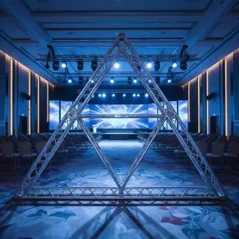 Аренда Треугольная алюминиевая ферма в гранд-отеле «Жемчужина» — ART SPACE