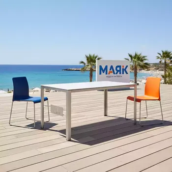 Аренда Мебельная группа стол Лидер 2 стула Хит на пляже «Маяк» — ART SPACE