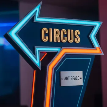 Аренда Указатель Circus в отеле «Богатырь» — ART SPACE