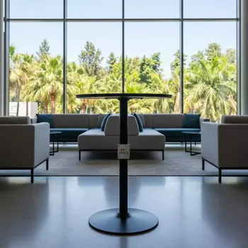Аренда Коктейльный стол pietra d 75 черный в Mercure Сочи Центр — ART SPACE