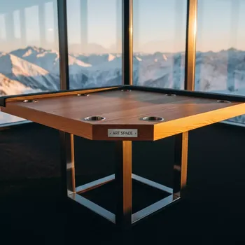 Аренда Стол угловой 1200х1200 мм дуб ножки алюминий на площадке Rosa Peak (2320м) — ART SPACE