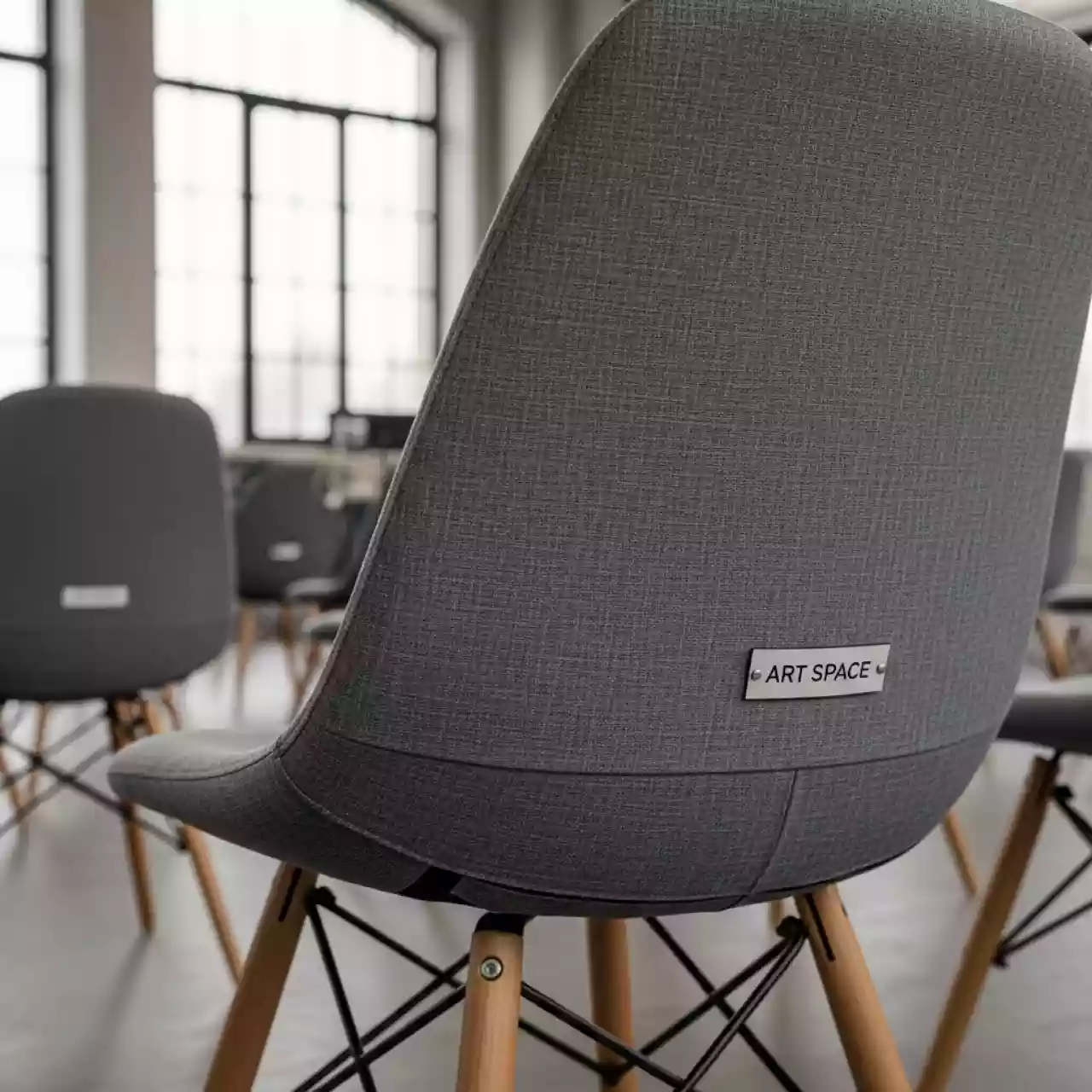 Аренда Чехол E03 для стула Eames серый в Гранд Отель Сочи — ART SPACE