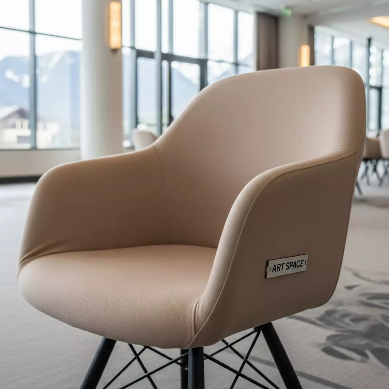 Аренда Чехол E06 для стула Eames бежевый в Radisson Hotel Rosa Khutor — ART SPACE