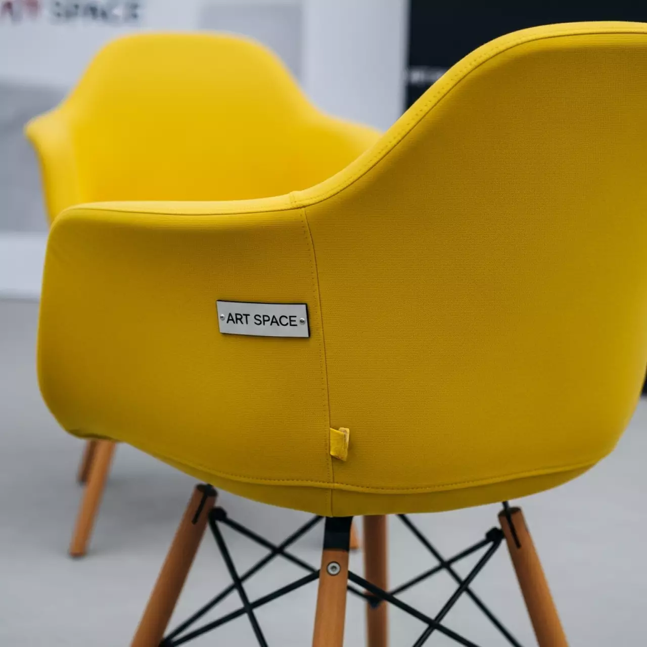 Аренда Чехол E07 для стула Eames желтый