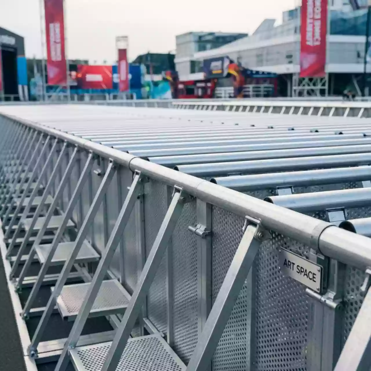 Аренда Фан барьеры 2,5х1,1 м ограждение для мероприятий в Skypark Sochi