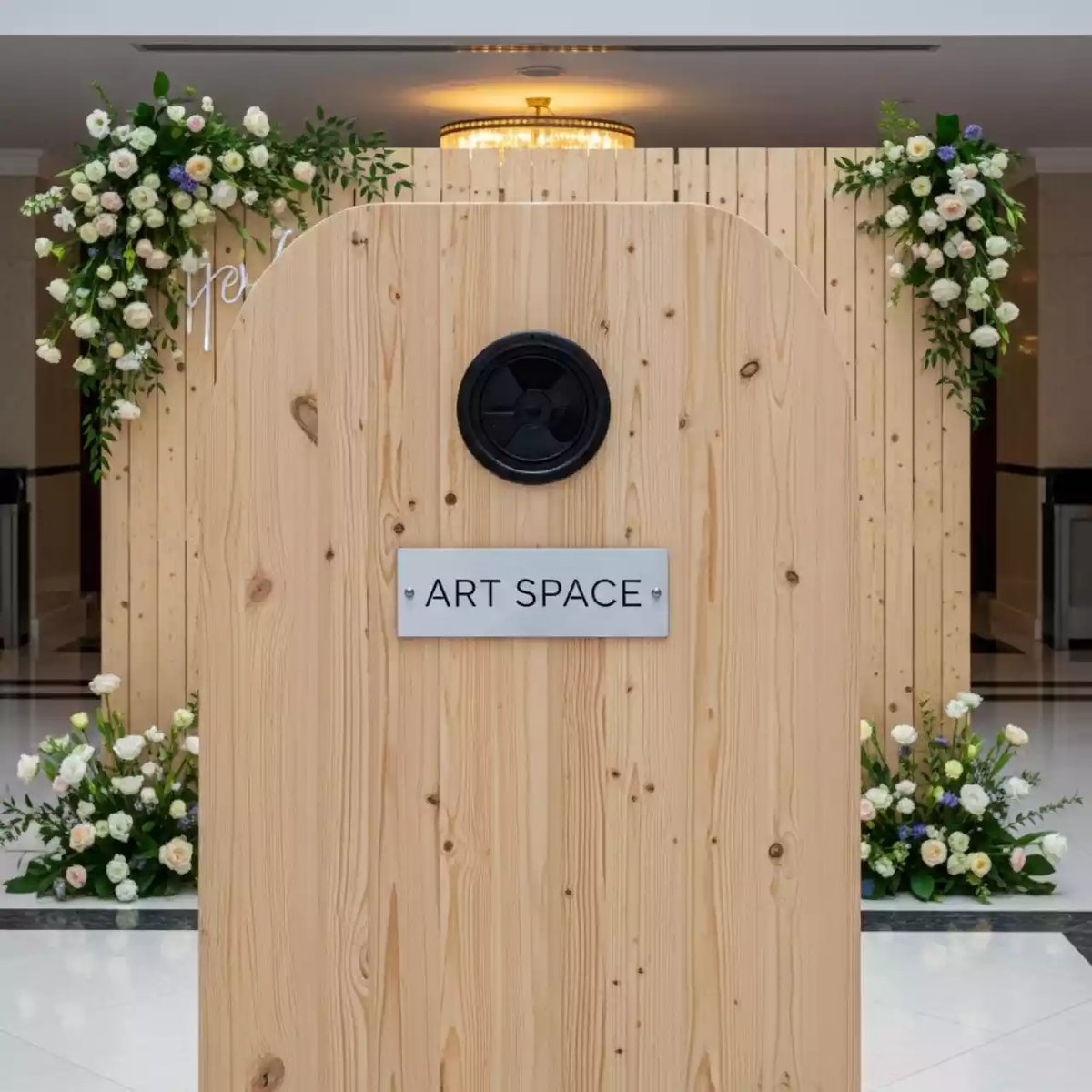 Аренда Фотозона деревянная в Гранд Отель Поляна — ART SPACE