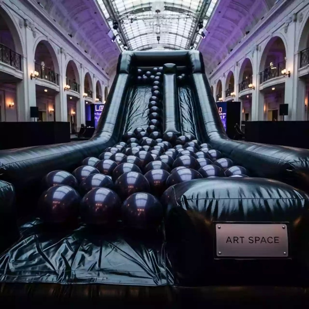Аренда Горка надувная с воздушными шарами в Boutique Hotel PORTUM 1905 — ART SPACE