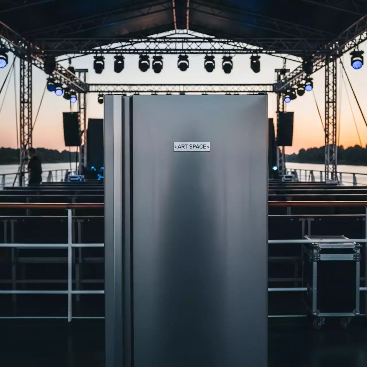 Аренда Холодильник Sharp SJ XG5 M SL на теплоходе «Дагомыс»
