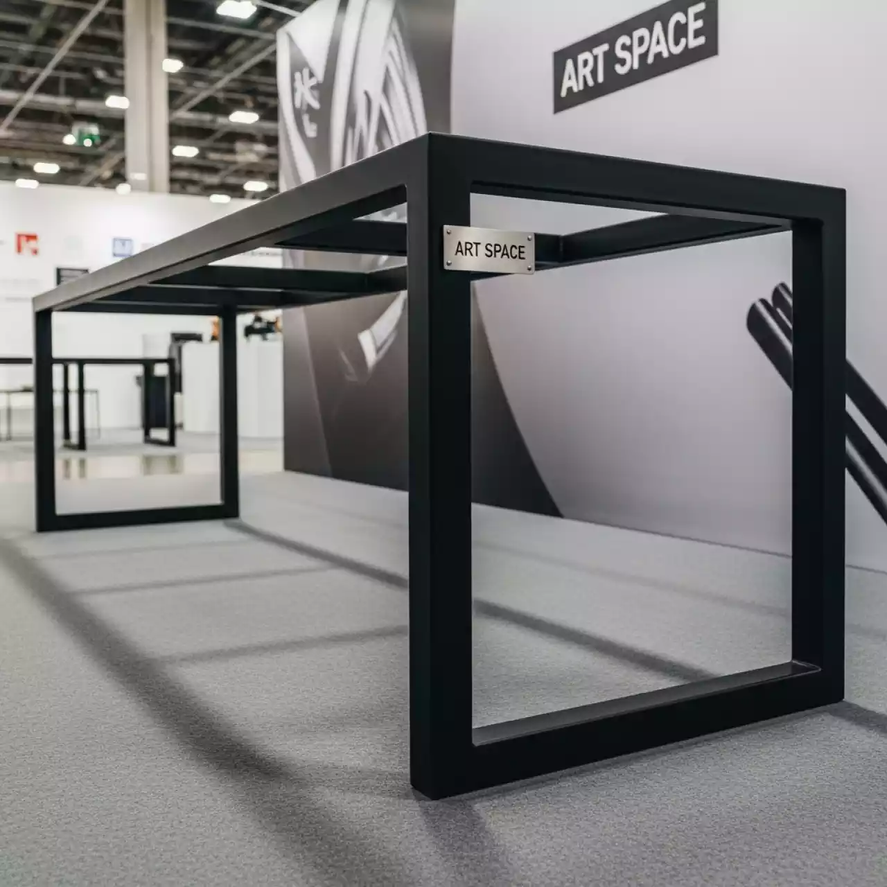 Аренда Подстолье черное 865 см на Медальной площади — ART SPACE