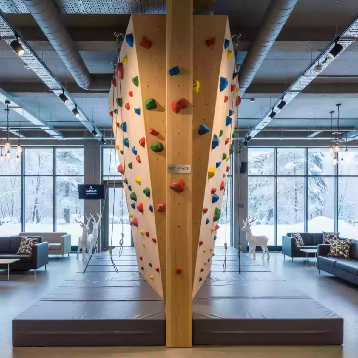 Аренда Скалодром трехполосный деревянный в Novotel Resort — ART SPACE
