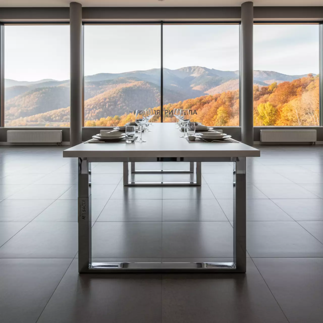 Аренда Стол банкетный Affari white chrome в Гранд Отель Поляна — ART SPACE
