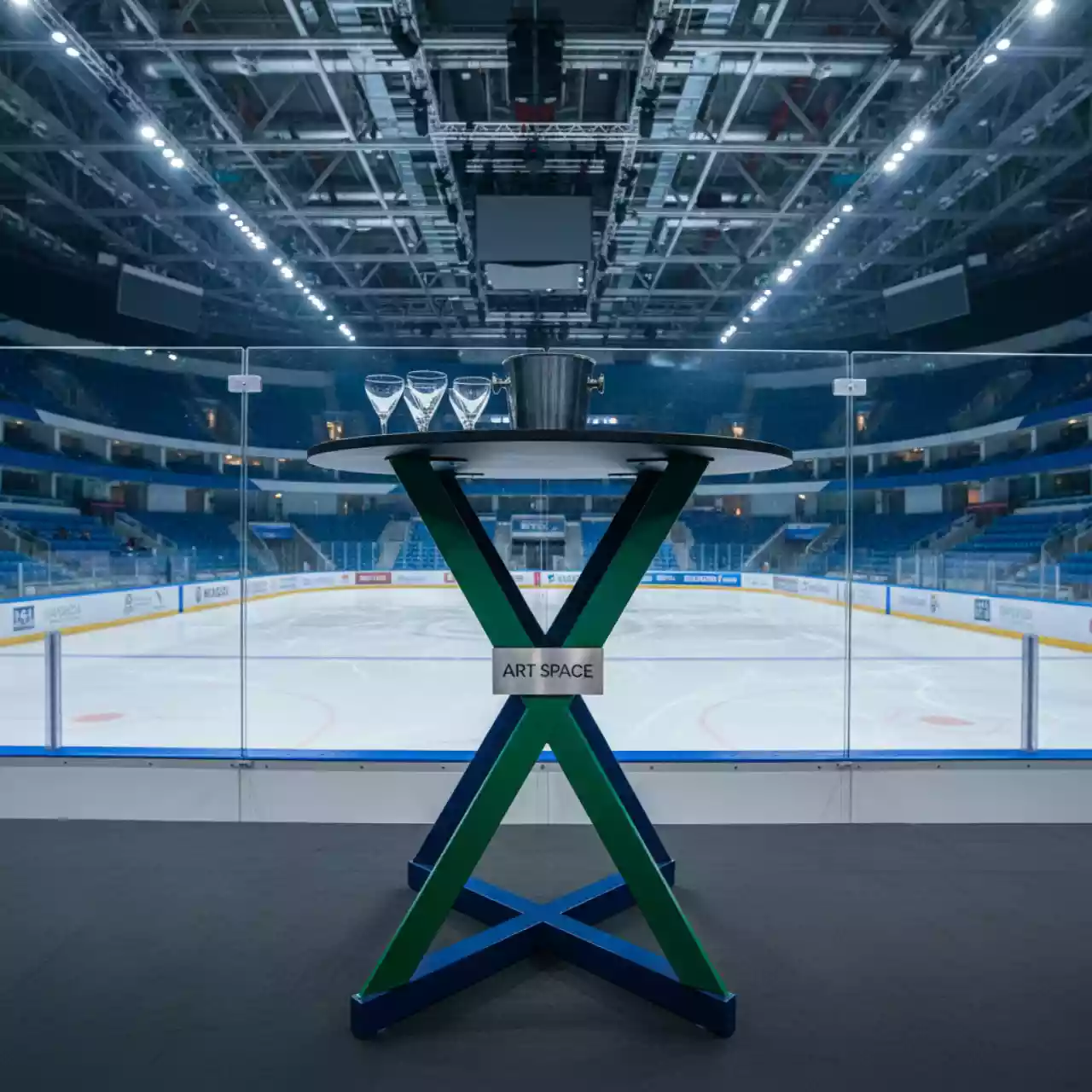Аренда Стол барный Compact Arki Table CC в ледовой арене «Шайба» — ART SPACE