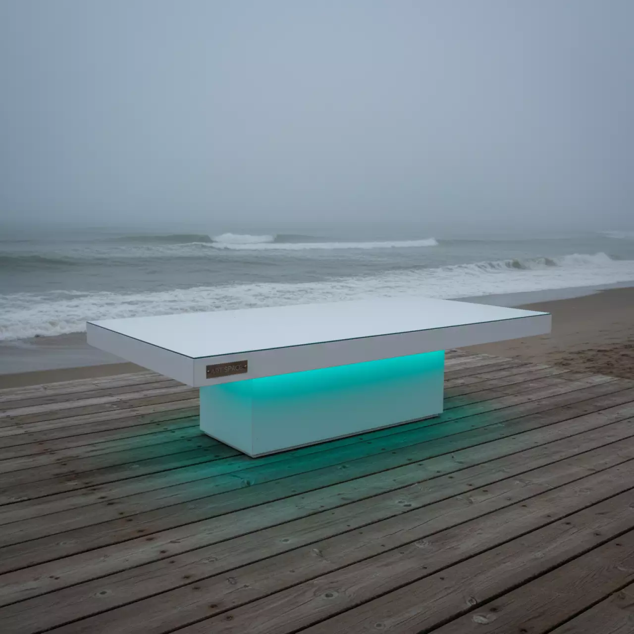 Аренда Стол с нижней подсветкой 25027 на пляже «Ривьера» — ART SPACE