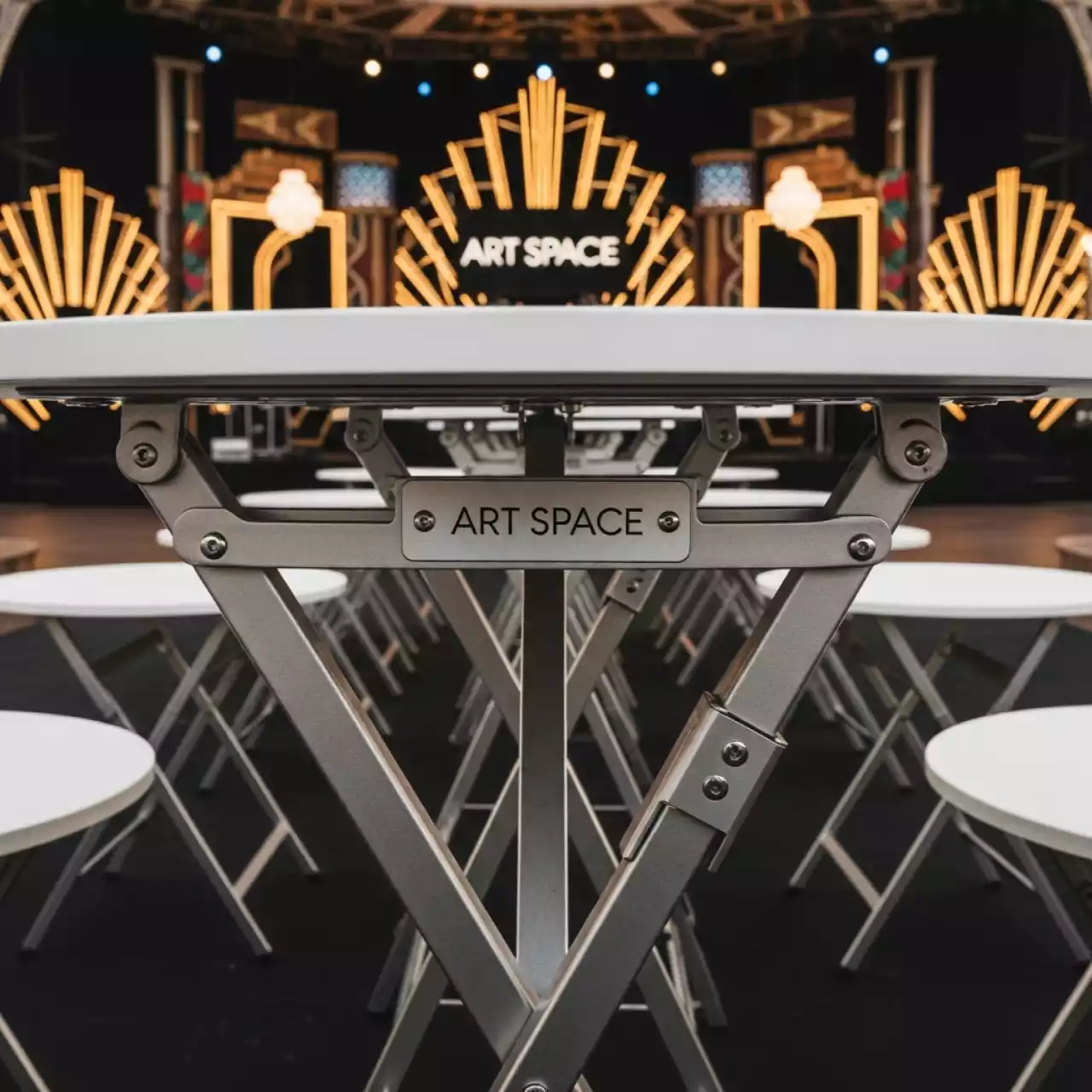 Аренда Стол складной пластиковый Helen Folding Table Ø60 в Panorama by Mercure — ART SPACE